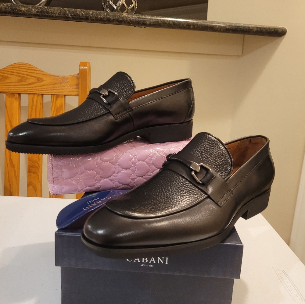 Black Slip-On Loafers with Classic Silhouette